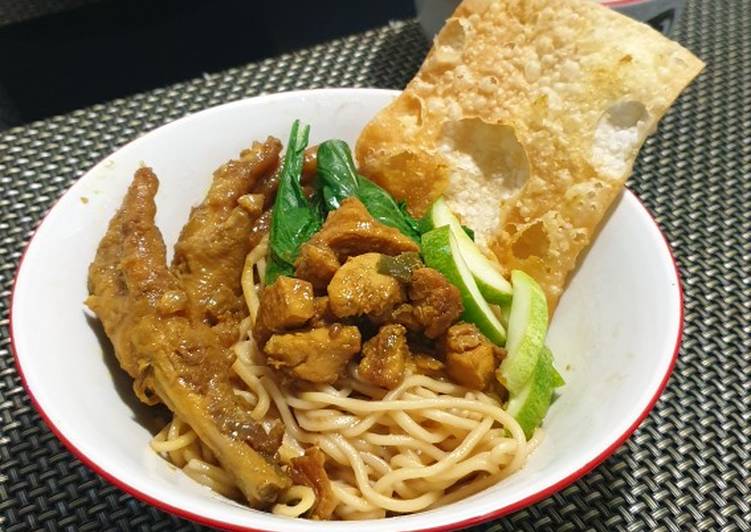 Chicken Noodles + Chicken Feet: Indonesian Street Style