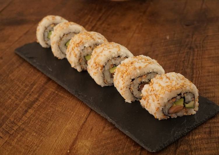 California Roll (Uramaki Sushi)