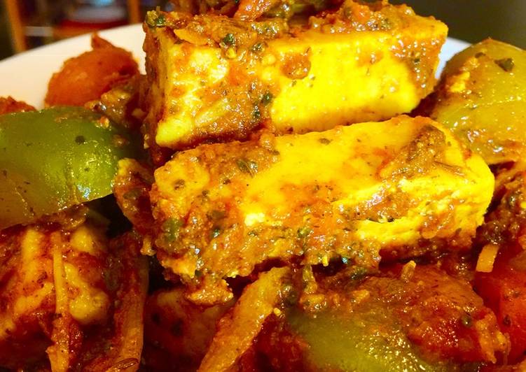 Kadhai Paneer | Indian Cottage Cheese cooked in a Tomato Gravy along with Bell Peppers