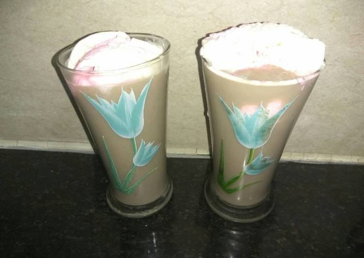Banana and Apple smoothie with icecream