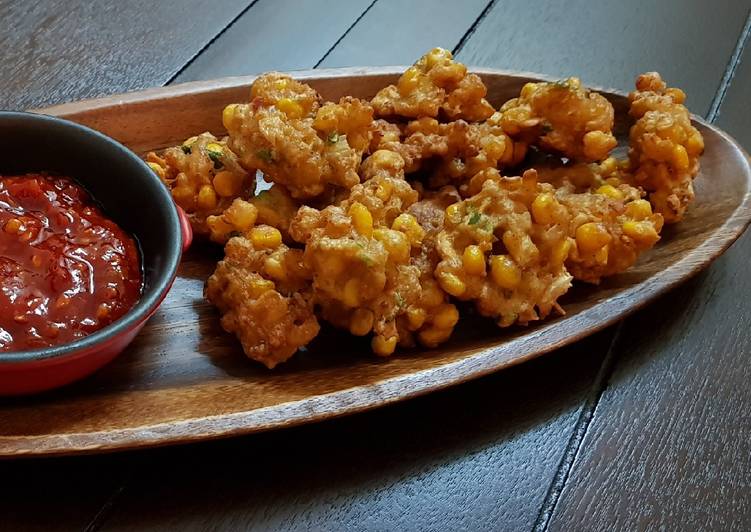 Shrimps and corn fritters
