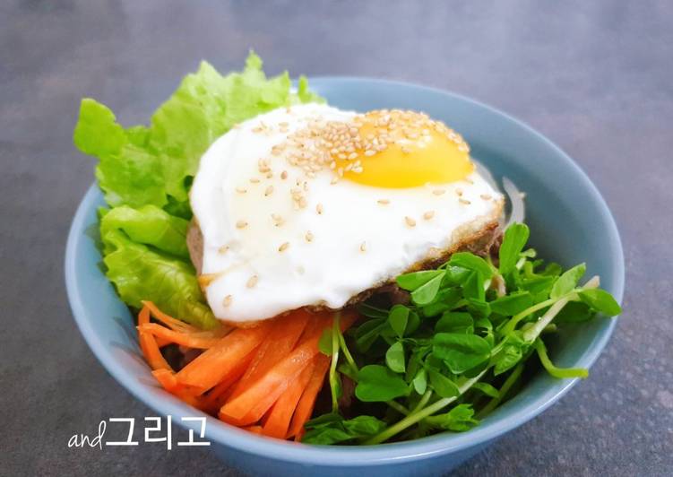 Bibimbap (Korean Rice Bowl with Beef and Vegetables)
