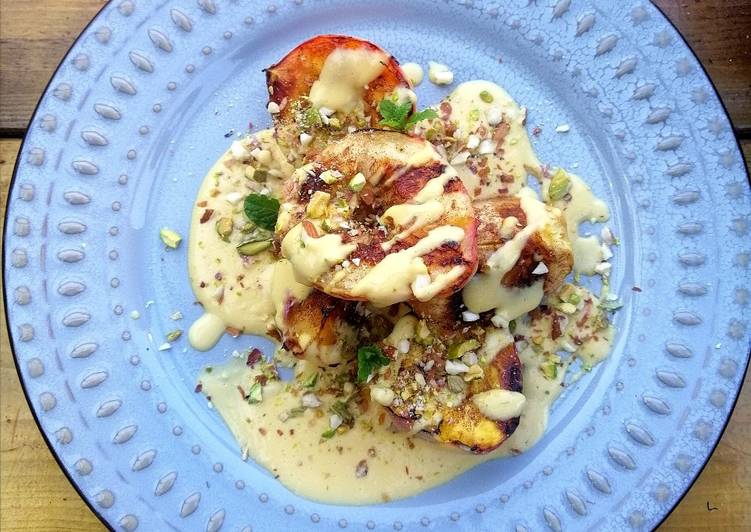 Grilled fruits with light custard and crushed nuts