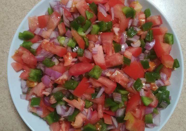 Tomato, green pepper and red onion salsa