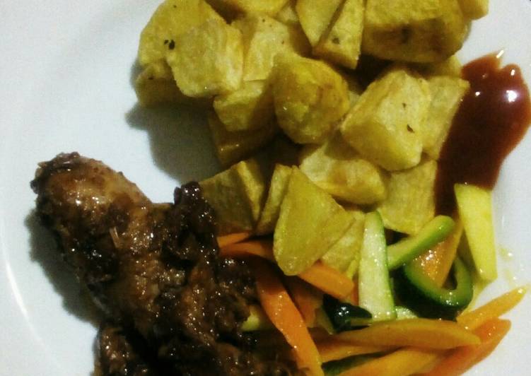 Diced potatoes, buttered vegetables and barbeque chicken