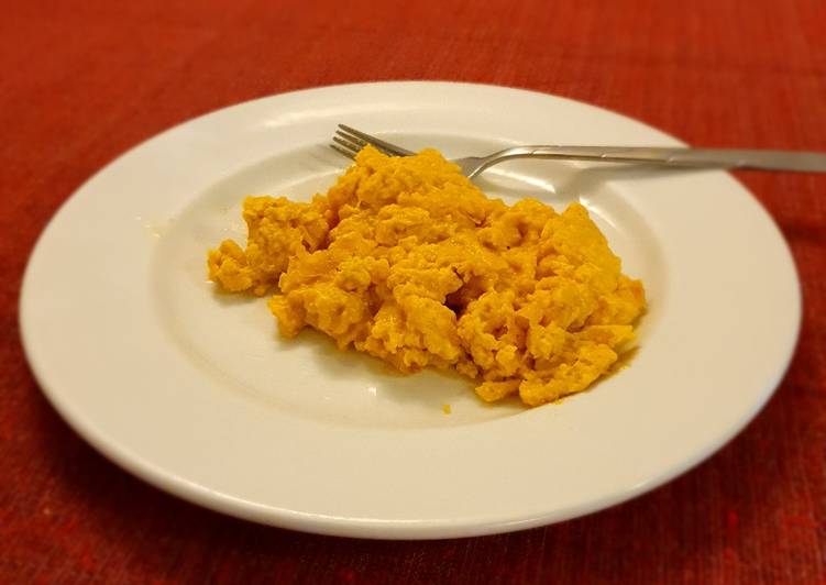 Golden scrambled eggs