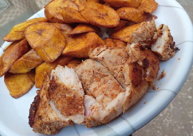 Grilled chicken breast with fried plantain