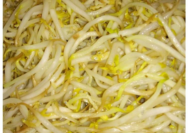 Tumis Toge Teri (Stir-Fry of Bean Sprouts and Anchovy) - 6 Ingredients
