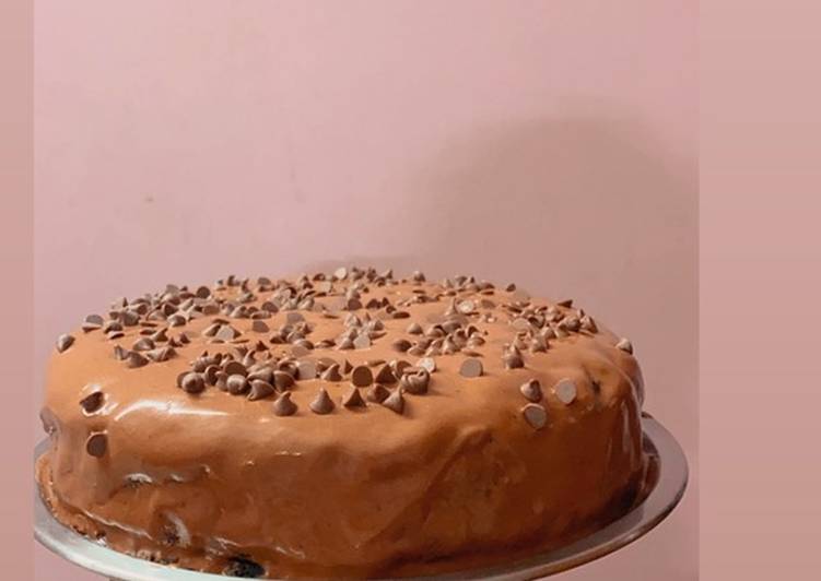 Moist eggless chocolate cake in cooker