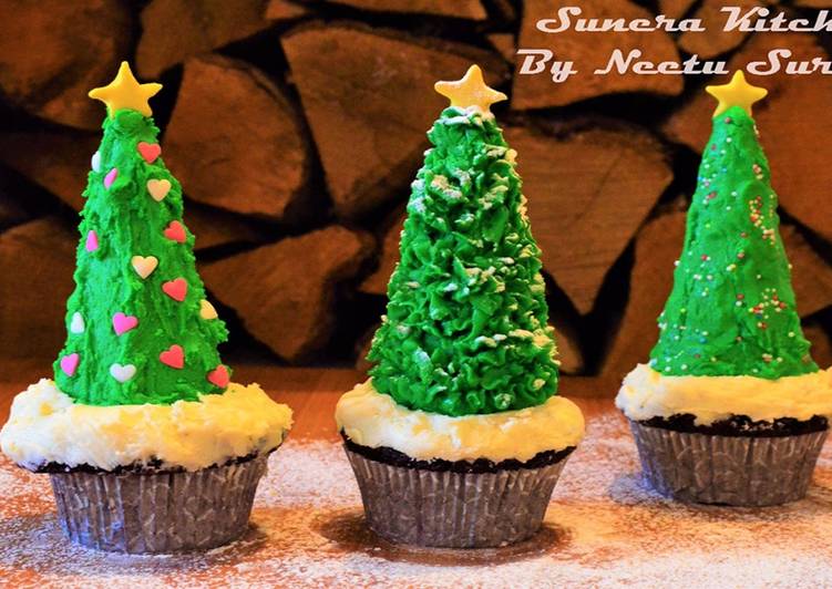 Christmas Tree Cupcakes | Eggless Chocolate Cup Cakes