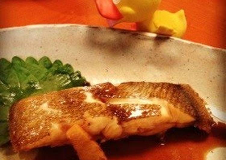 Easy Soy Sauce Flavored Flounder in a Frying Pan