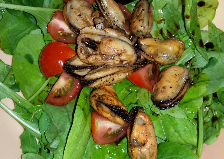 Arugula Mussels Salad