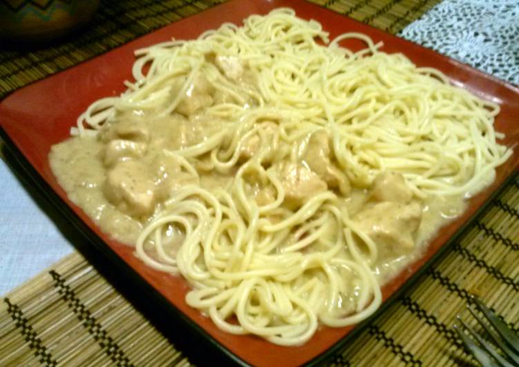 Chicken breast with white sauce