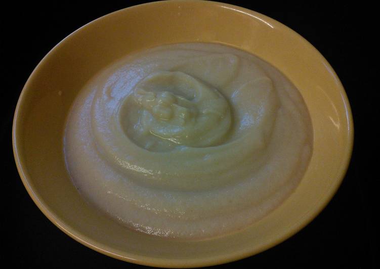 Irmgards Creamy Cauliflower Soup. Serves 7 & 90 cals per serving. (•ิ_•ิ)