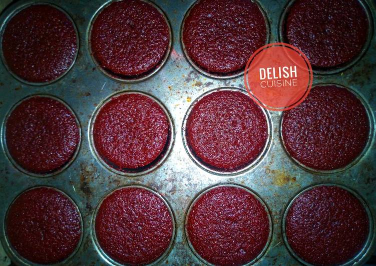 Red velvet cupcakes (oil based)