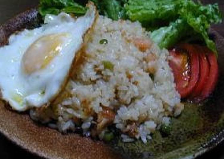 Indonesian Fried Rice with Chicken and Shrimp (Nasi Goreng)