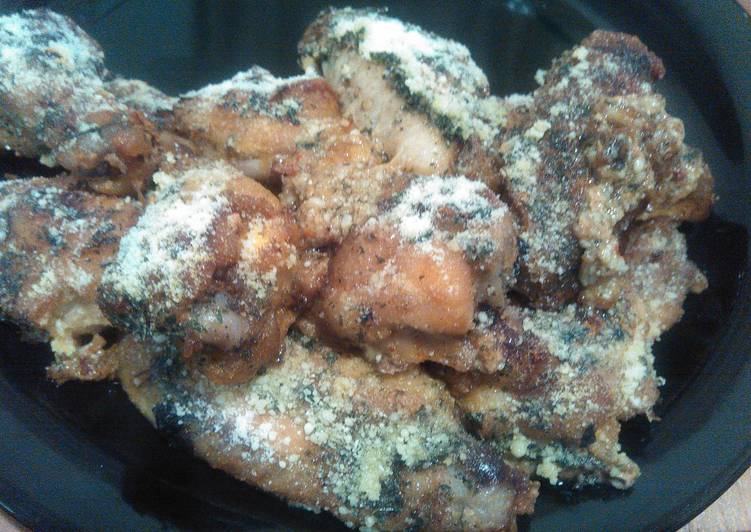 LadyIncognito's Oven Baked Garlic Parm Wings