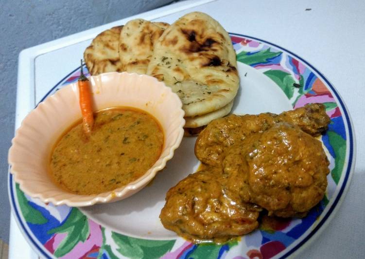 Buttered garlic naan & chicken curry