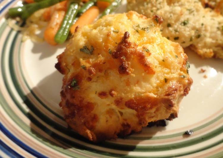 Red Lobster Style ♡ Cheddar Biscuit