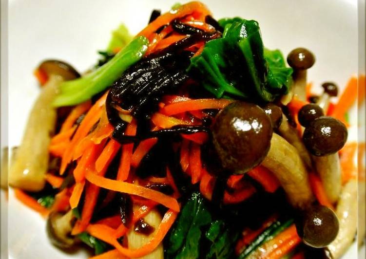 Spinach, Carrot, and Shimeji Mushroom Namul (Korean-Style Salad) with Salted Kombu Kelp