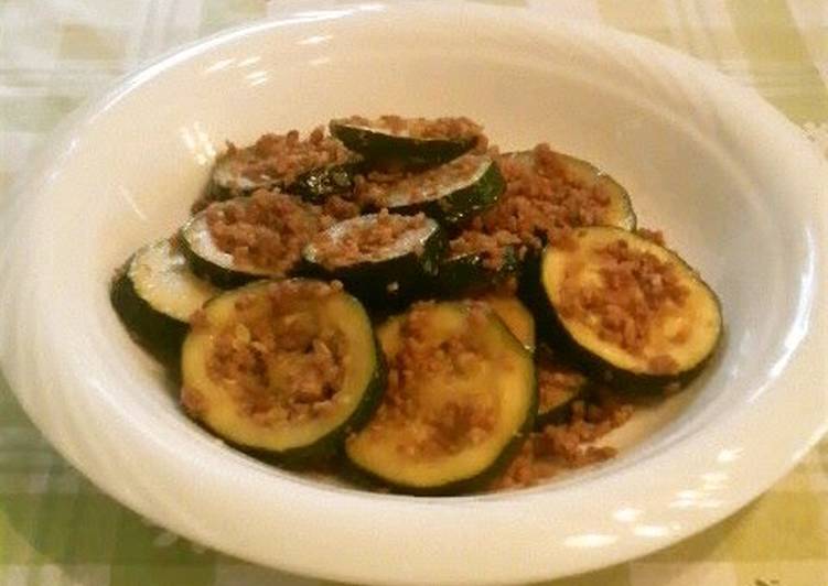 Zucchini and Ground Pork Stir-Fry with Curry and Soy Sauce Seasoning