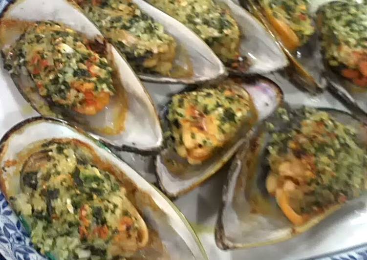 NZ Mussel baked with Garlic n Butter