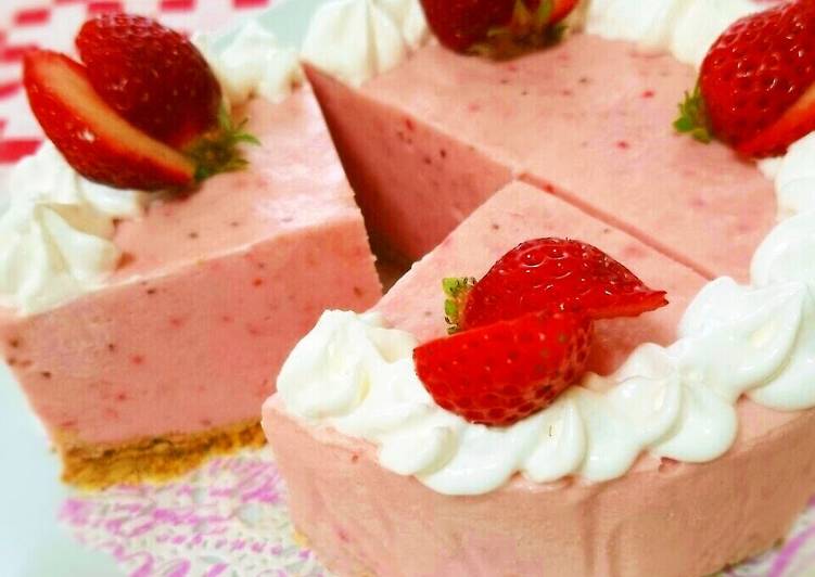 Simple! No-Bake Cheesecake With A Strawberry Spring Scenery