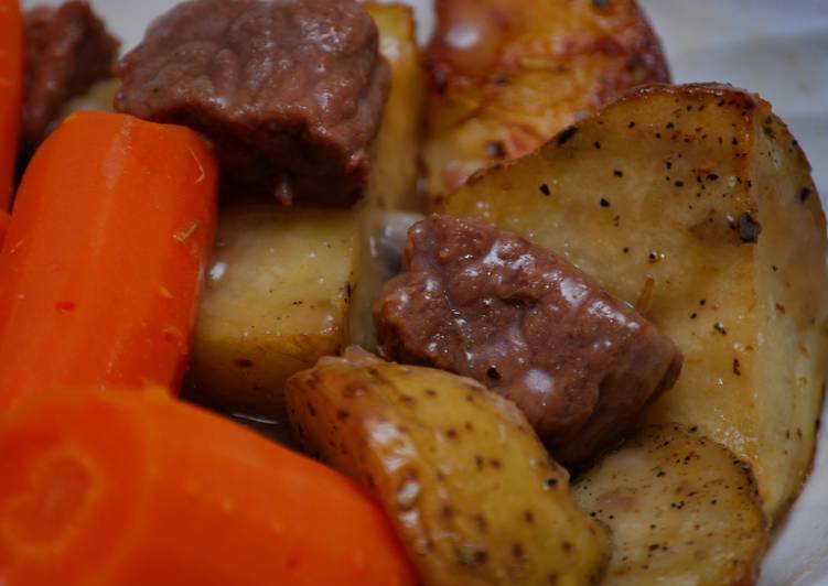 Stew Beef & Gravy w/Herb Roasted Potatoes
