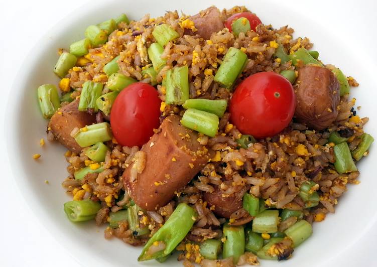 Fried Brown Rice With Sausage And Green Bean