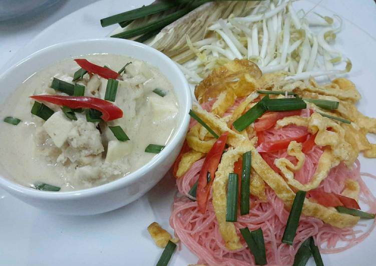 Pink Rice Noodles / Pad Mee Kati