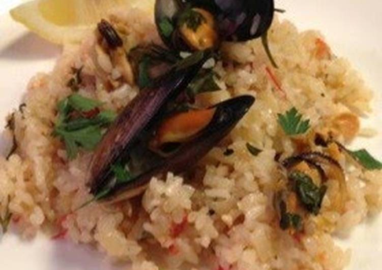 Greek-Style Mussel Pilaf Cooked in a Rice Cooker