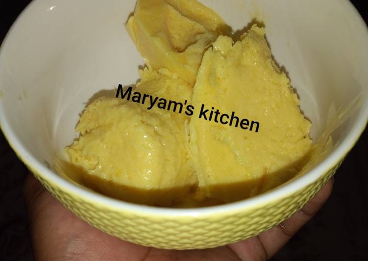 Homemade mango icecream