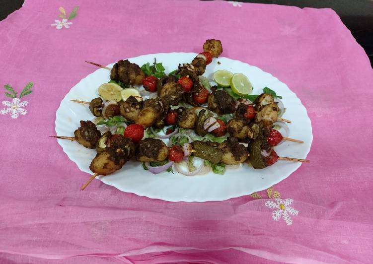 Grilled baby potatoes and tomatoes with green chattny