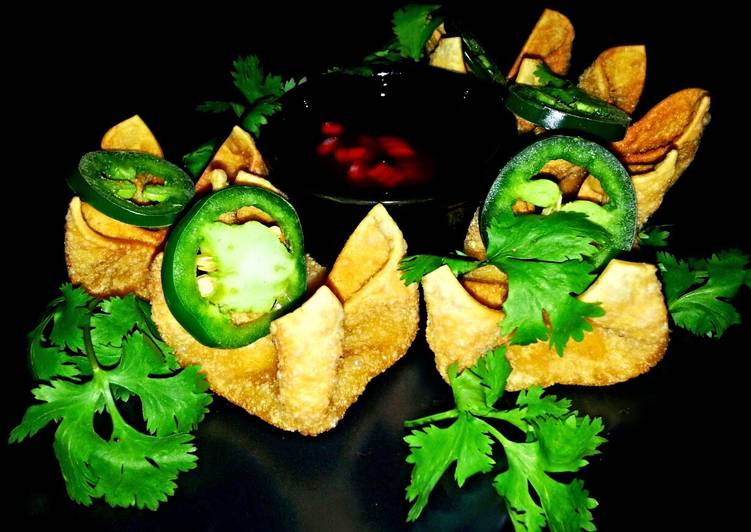 Mike's Green Chile Cream Cheese Wontons