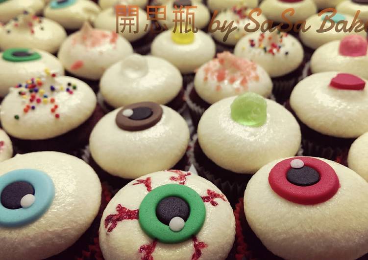 an eye for an eye red velvet cupcakes
