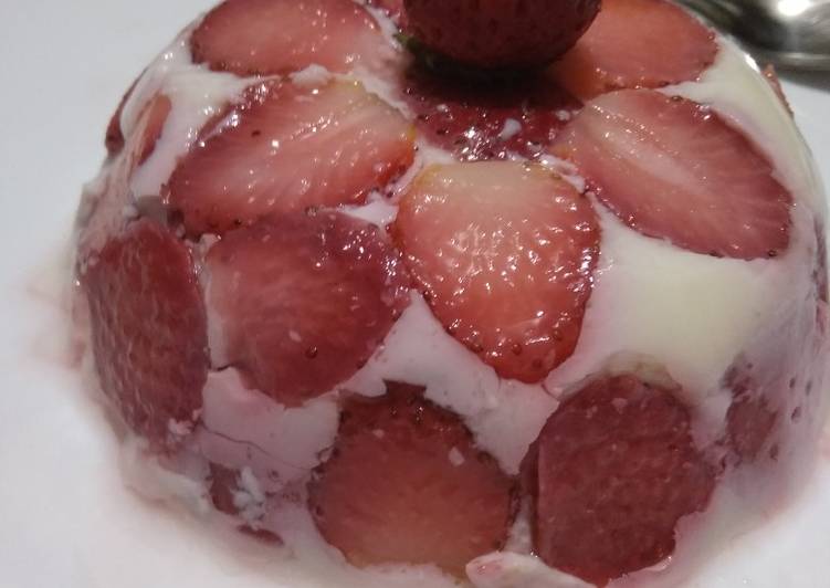 Strawberries Milk Pudding
