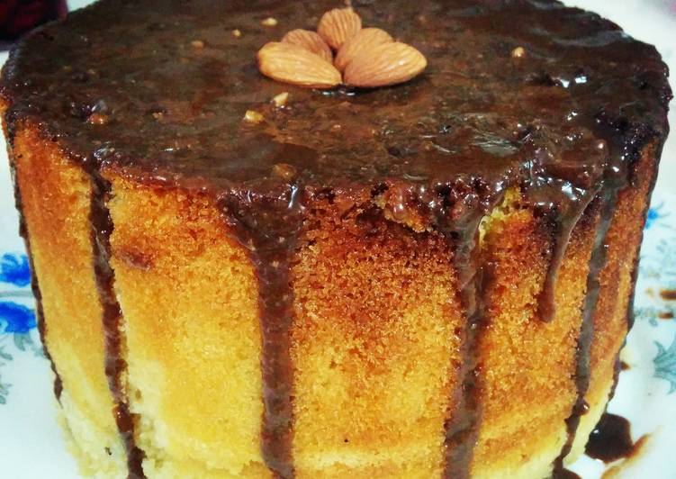 Almond spongecake with chocolate frosting