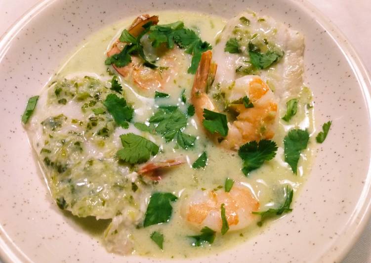 Seafood with homemade green curry