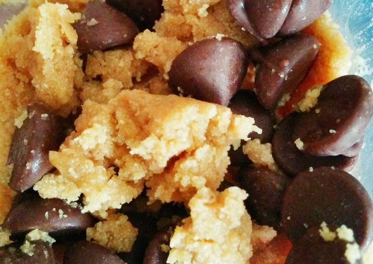 Healthy Peanut Butter Chocolate Chip Cookie Dough
