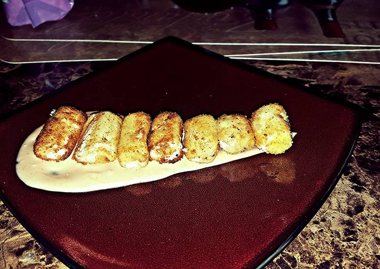 Mozzarella poppers with special sauce