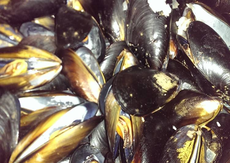 Moules Marinieres (Sailors Mussels)
