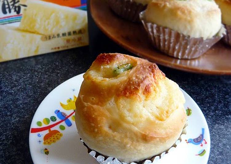 Edamame and Cheese Rolled Bread