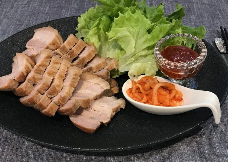 Bossam (Korean pork wrap)