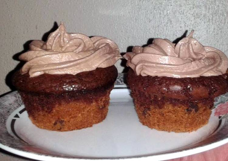 cookie brownie cupcakes w/chocolate marshmallow frosting