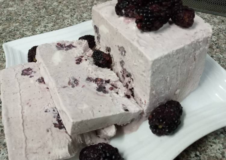 Blackberries ice cream