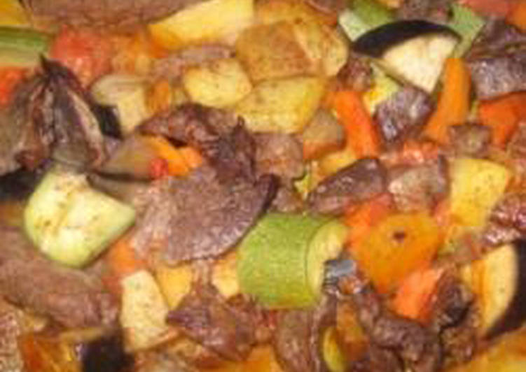 Vegetables and meat casserole - sayniyet khodra w lahmeh