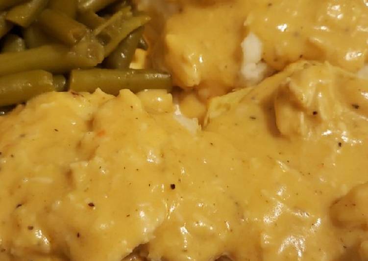 Chicken gravy over biscuits with green beans