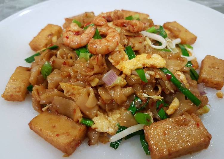 Penang Stir Fried Flat Rice Noodles (Char Kuey Teow)