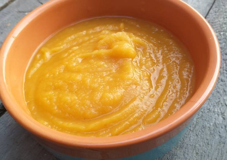 Easy 4 ingredient sweet potato and carrot soup