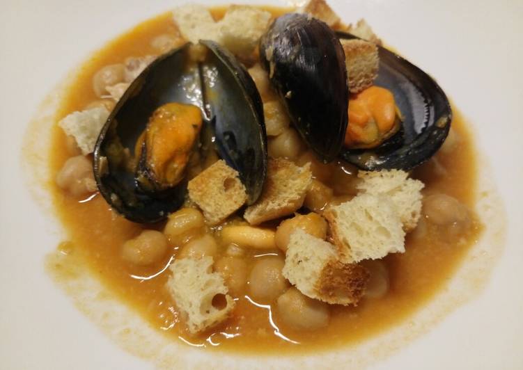 Chickpea and mussel soup with homemade croutons